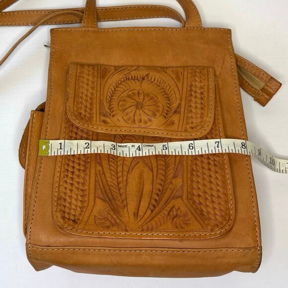 Vintage Hand-Tooled Leather Shoulder Messenger Bag | Butterscotch Brown 1970s - Picture 11 of 14